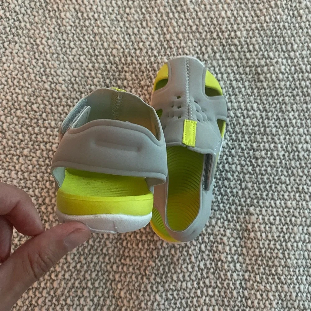 Lightweight summer shoes